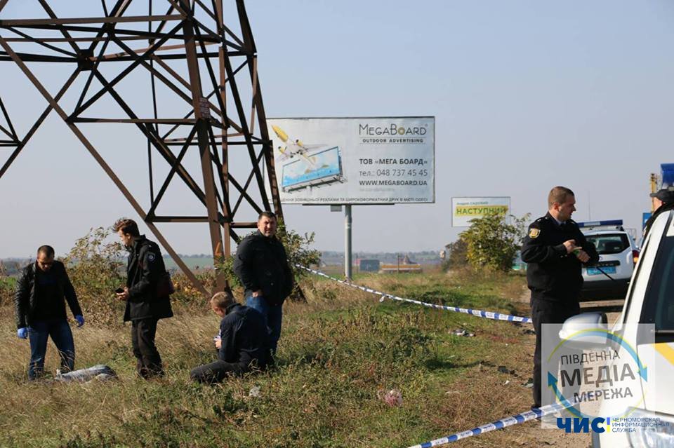 На трассе Одесса-Черноморск обнаружили труп мужчины