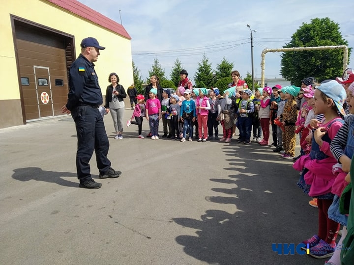 Маленькие жители Черноморска побывали в гостях у спасателей