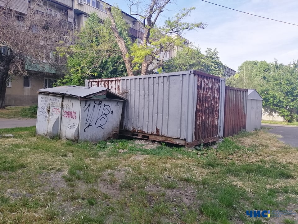 В миллиардном бюджете Черноморска не нашлось средств на демонтаж самовольно установленных гаражей