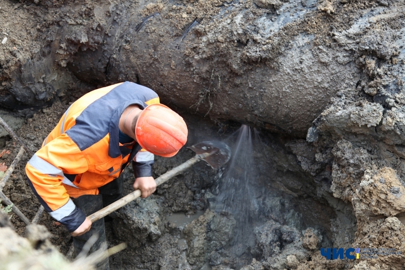 Авария на магистральном водоводе: двое суток не будет воды в пгт Великодолинское