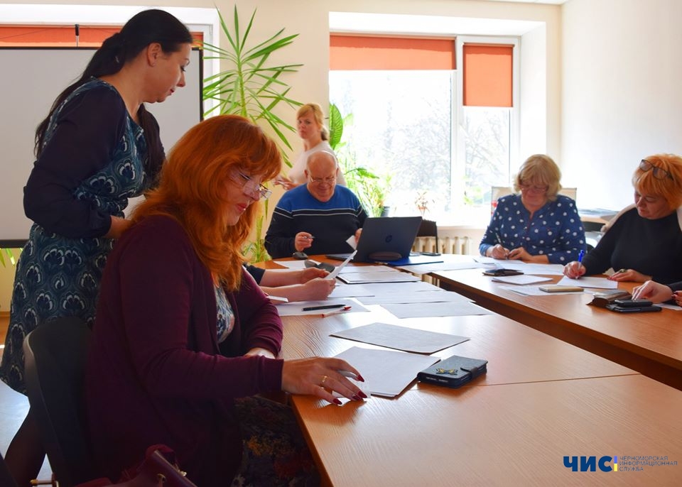 В Черноморске ищут нового начальника и главного специалиста отдела образования