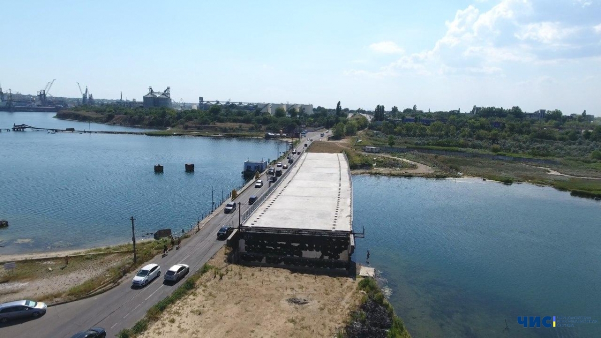 Мост в Черноморске государство планирует достроить не раньше декабря 2021 года