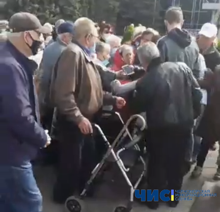 В Черноморске суд обязал полицию начать уголовное производство по факту скандальной раздачи масок представителями БФ «Здоровье»