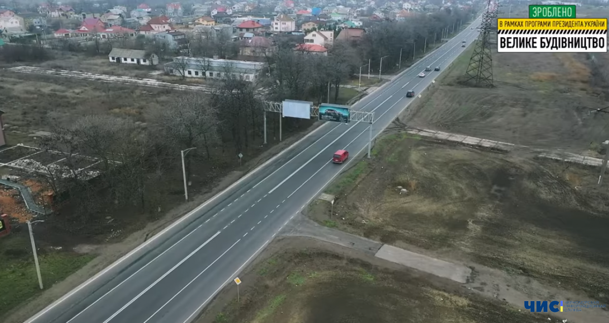 Дорожники отремонтировали участок трассы между Черноморском и Санжейкой