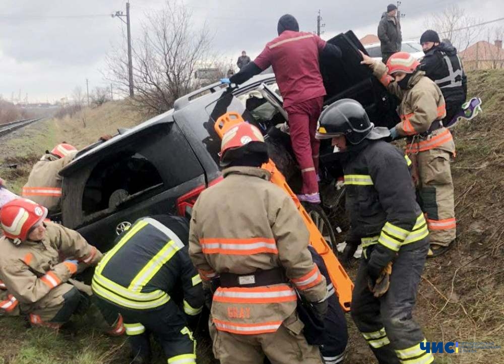 В Бурлачьей Балке автомобиль слетел в кювет: есть пострадавшие