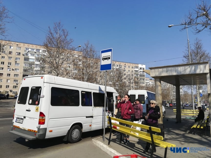 В Черноморске запустили дополнительные рейсы автобусного маршрута к городскому кладбищу