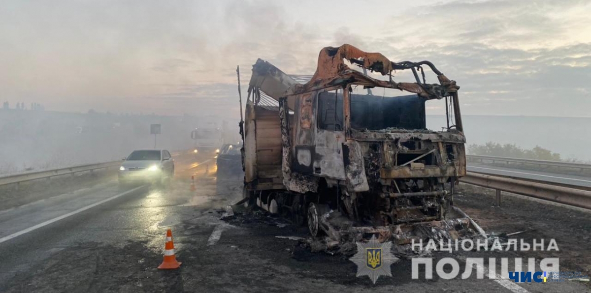 На трассе в Одесской области столкнулись 2 грузовика и 3 легковушки: погибли трое людей