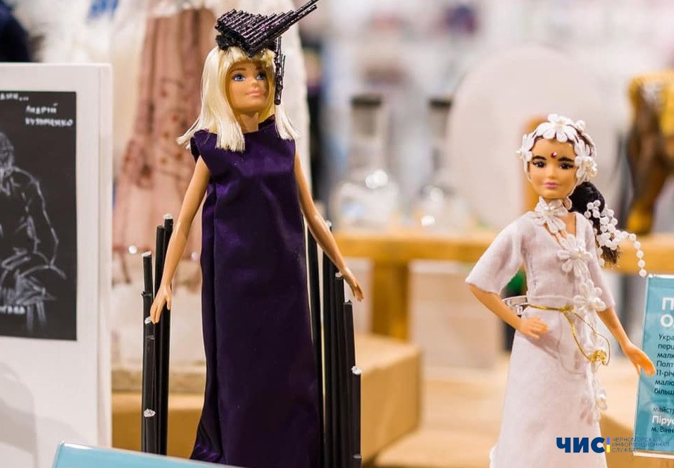 В Черноморске проходит выставка «Barbie: Мрійники та винахідники»