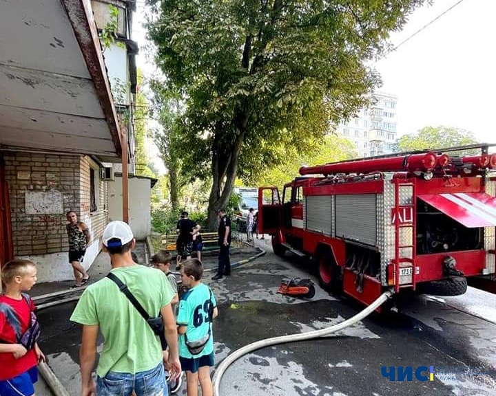 У Чорноморську сталась пожежа в багатоповерхівці: постраждали 2 квартири