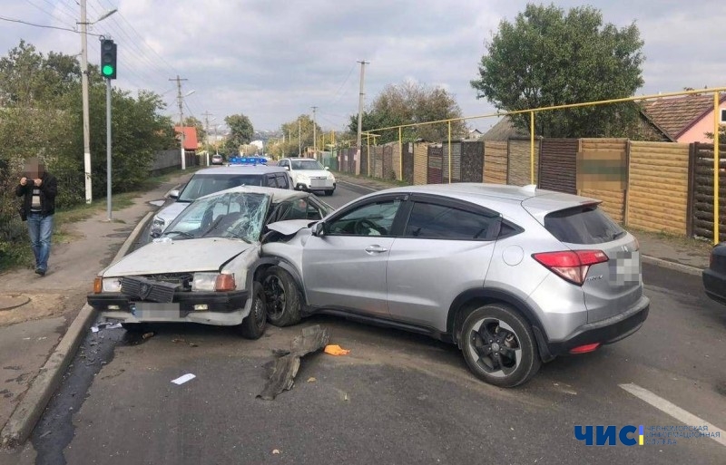 В Олександрівці зіткнулись одразу 3 автомобілі: є постраждалі