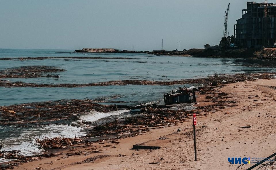 Відкриття пляжу у Чорноморську відміняється: морська вода на узбережжі небезпечна для здоров’я