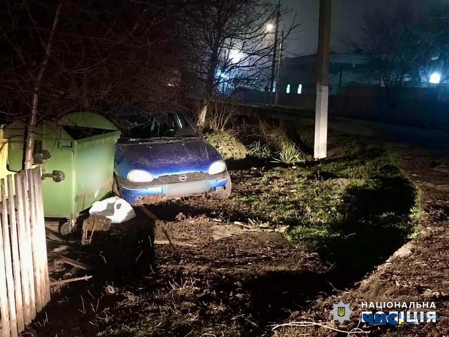 У Великодолинському п'яний водій наїхав на дівчину та втік з місця аварії