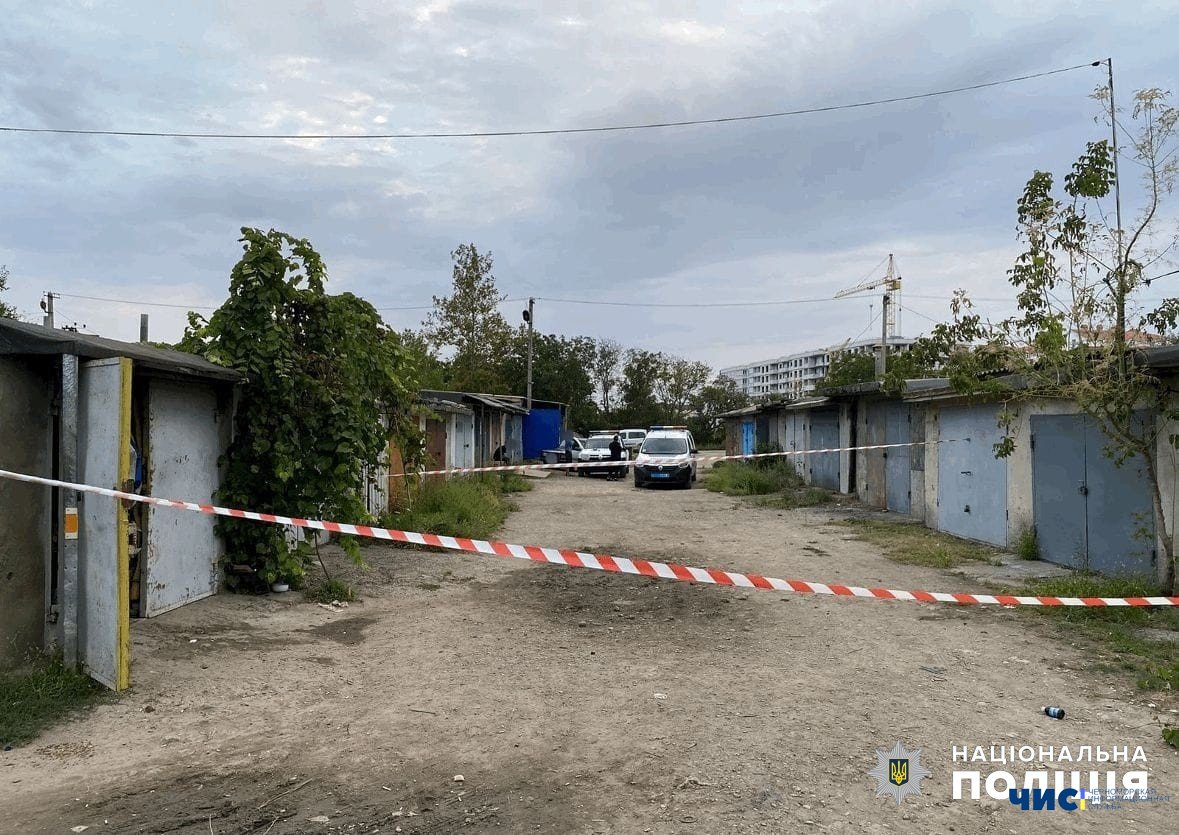 У Велокодолинській громаді чоловік кинув гранату в гараж, де сиділа галаслива компанія: йому загрожує довічне