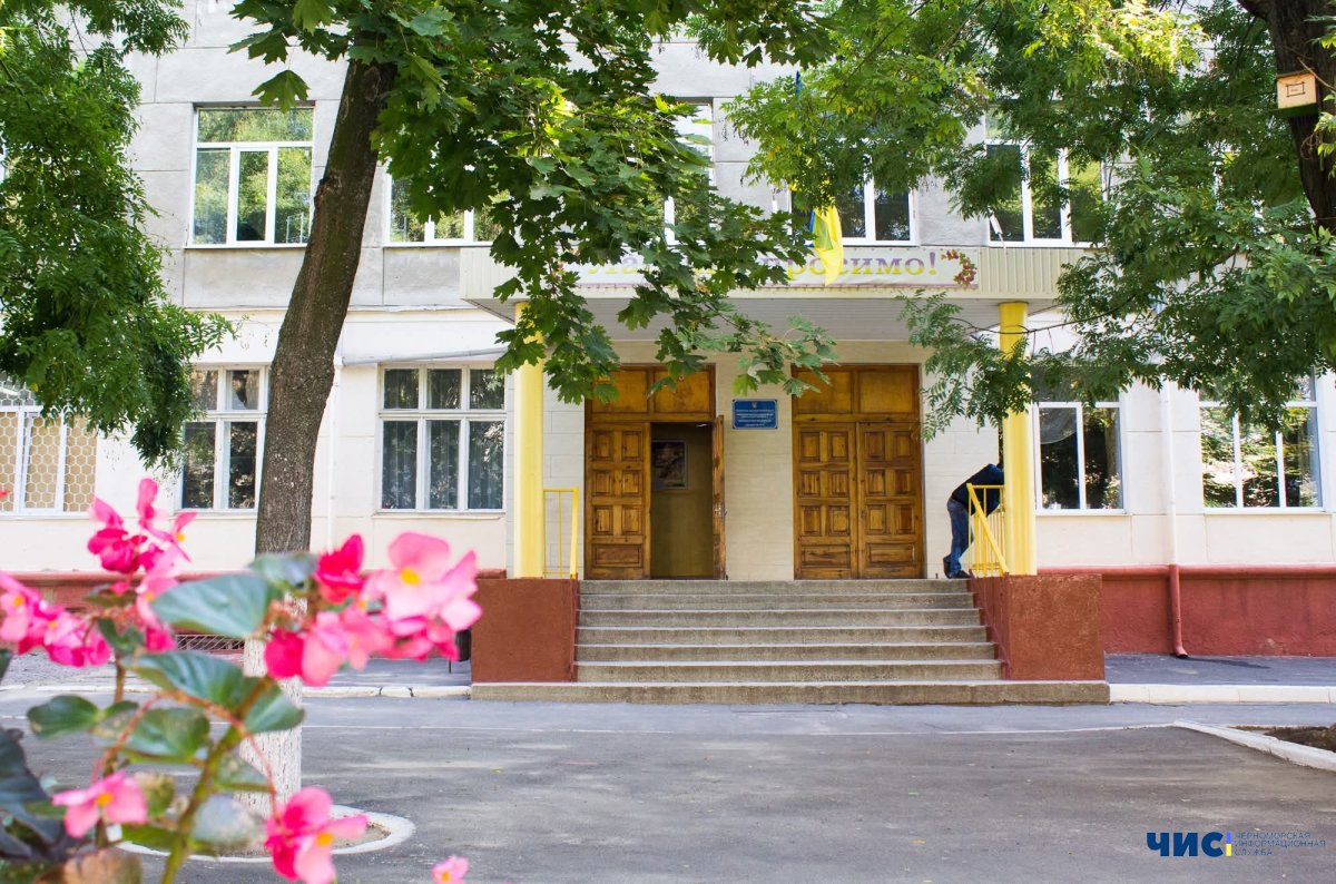 Мешканців Чорноморська закликали взяти участь в обговоренні питання перебудови міських закладів освіти
