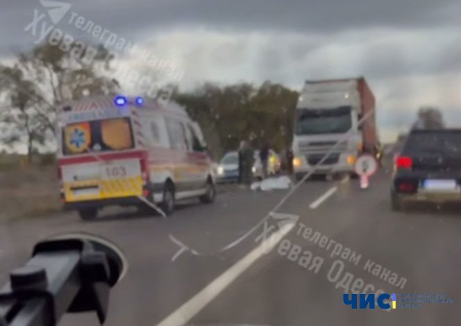 Біля Сухого Лиману фура на смерть збила двох військовослужбовців