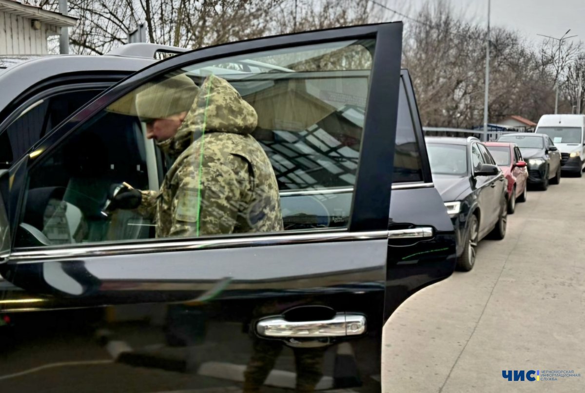 У Паланці відкрили мобільний табір для тих, хто застряг на кордоні через ворожий обстріл: яка ситуація на пунктах пропуску станом на вечір 19 грудня