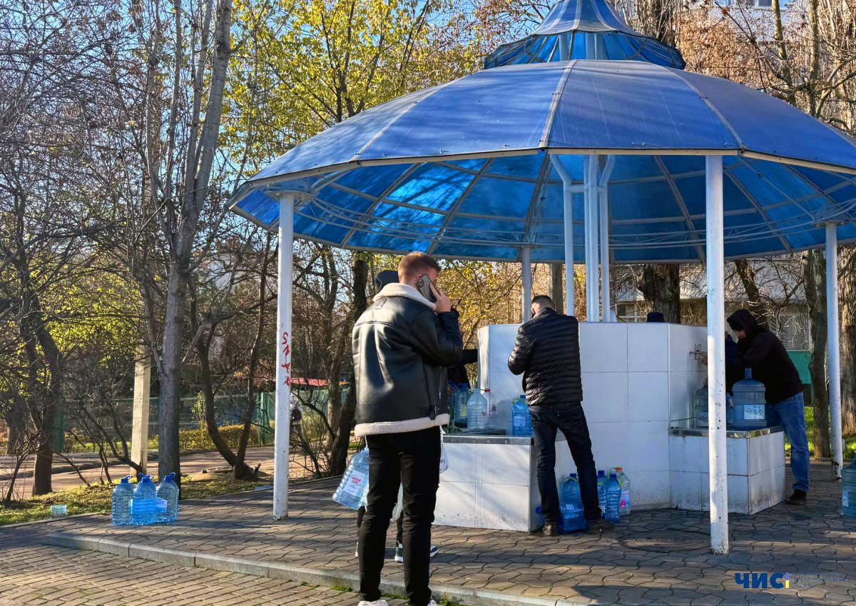 Через нічний обстріл воду у Чорноморську почали подавати за графіком