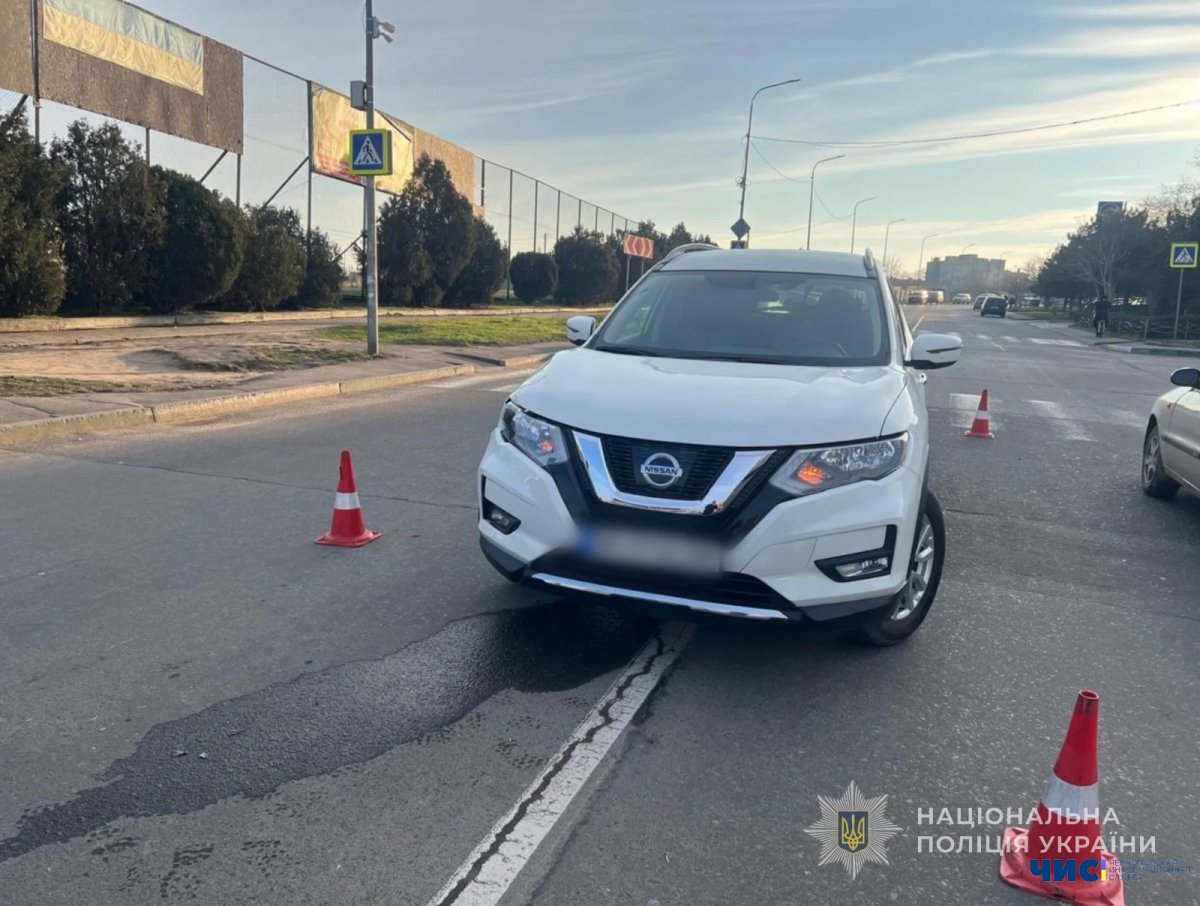 Правоохоронці повідомили про підозру водію, який у Чорноморську автівкою наїхав на матір з маленькою дитиною