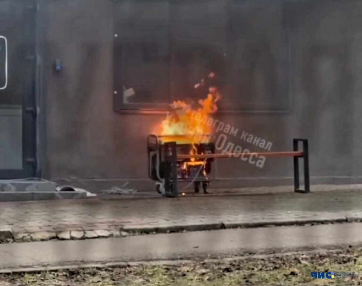У Чорноморську біля магазину загорівся генератор