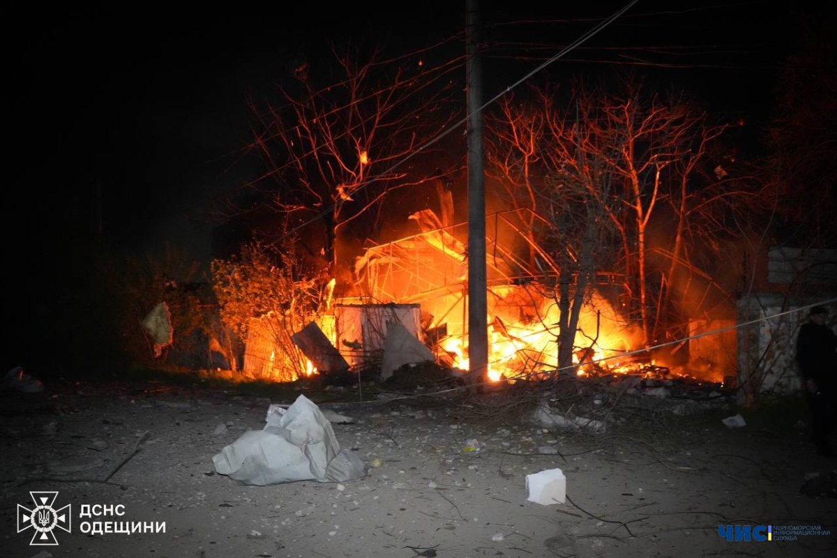 Вночі ворог знову атакував Чорноморськ: пошкоджена портова та житлова інфраструктура, є постраждалий
