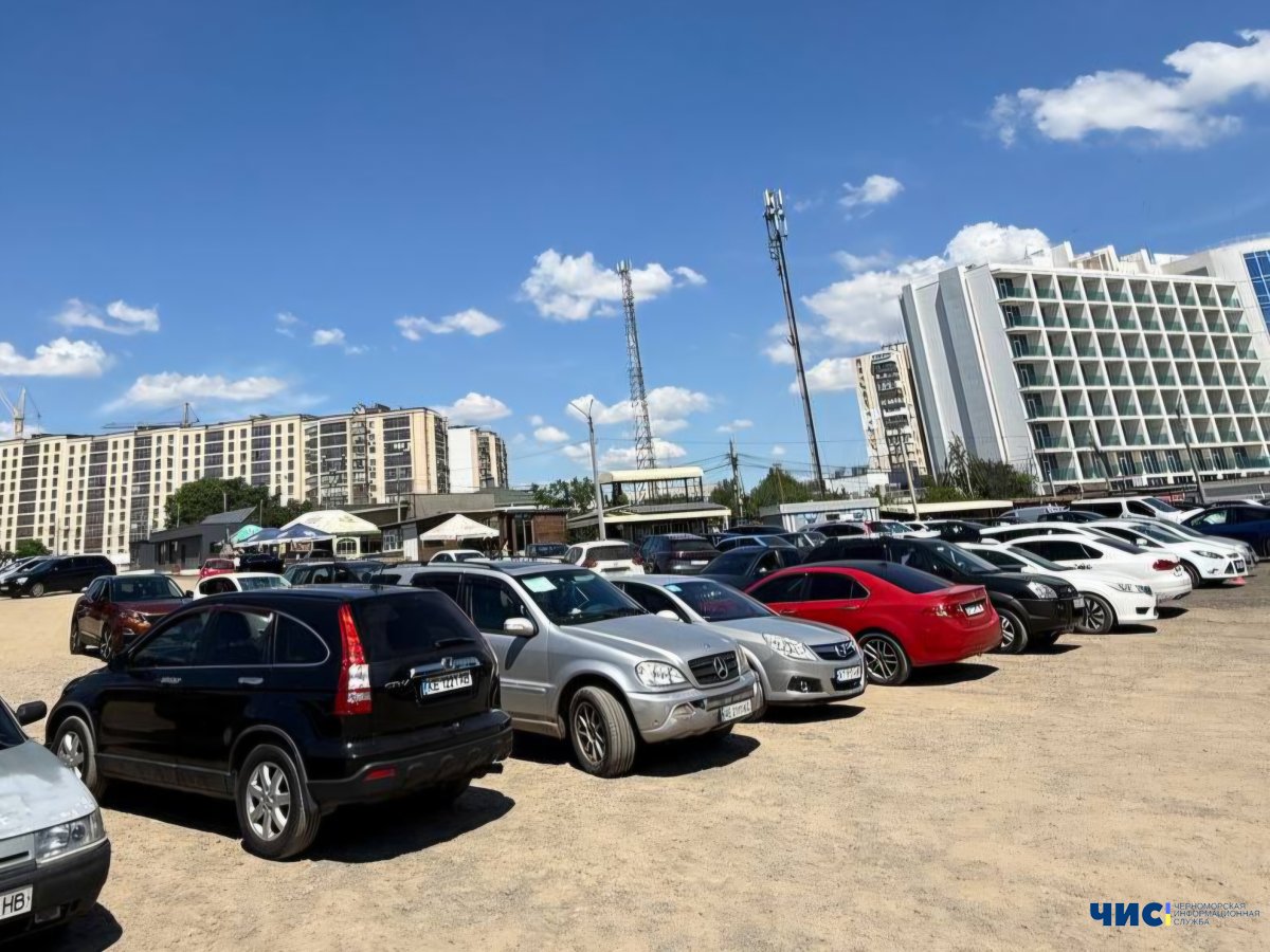 У Чорноморську на пляжі під час повітряної тривоги було зачинене мобільне укриття: реакція місцевої влади