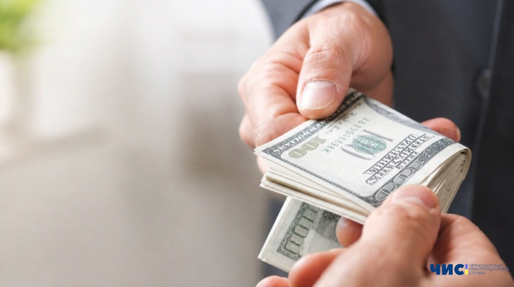 Колишній слідчий на Одещині вимагав $7 800 хабаря після ДТП у Чорноморську