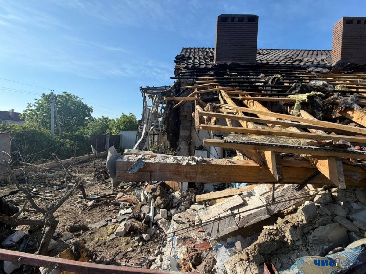 Вночі ворог масовано атакував Чорноморськ: зруйновано будинок та пошкоджено об’єкт критичної інфраструктури