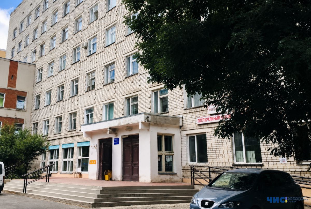 У Чорноморську з резервного фонду виділили кошти на відновлення поліклініки після ворожої атаки