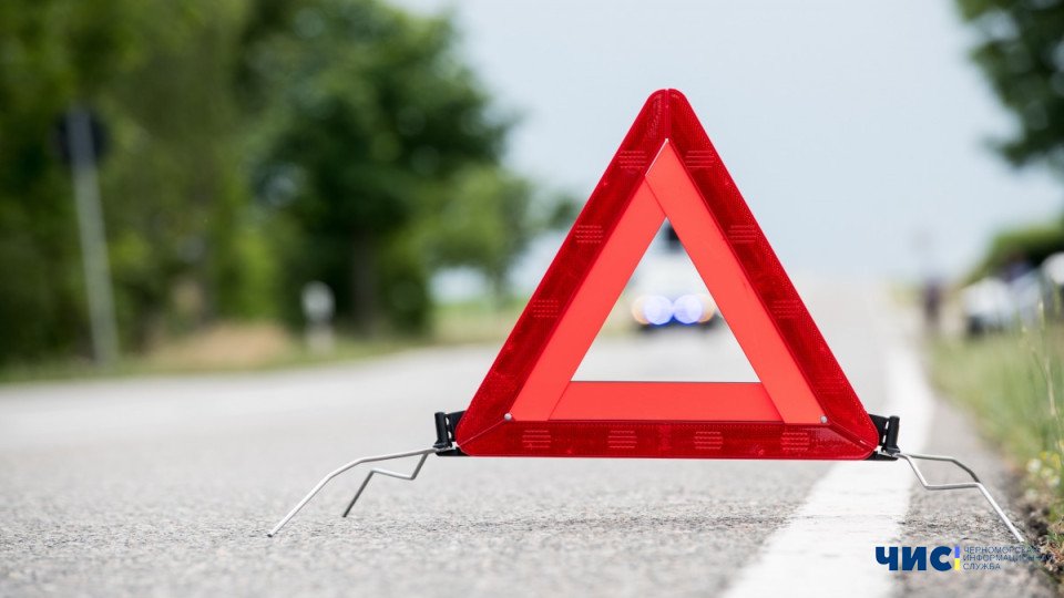 Уночі поблизу Чорноморська в аварії загинув водій легковика