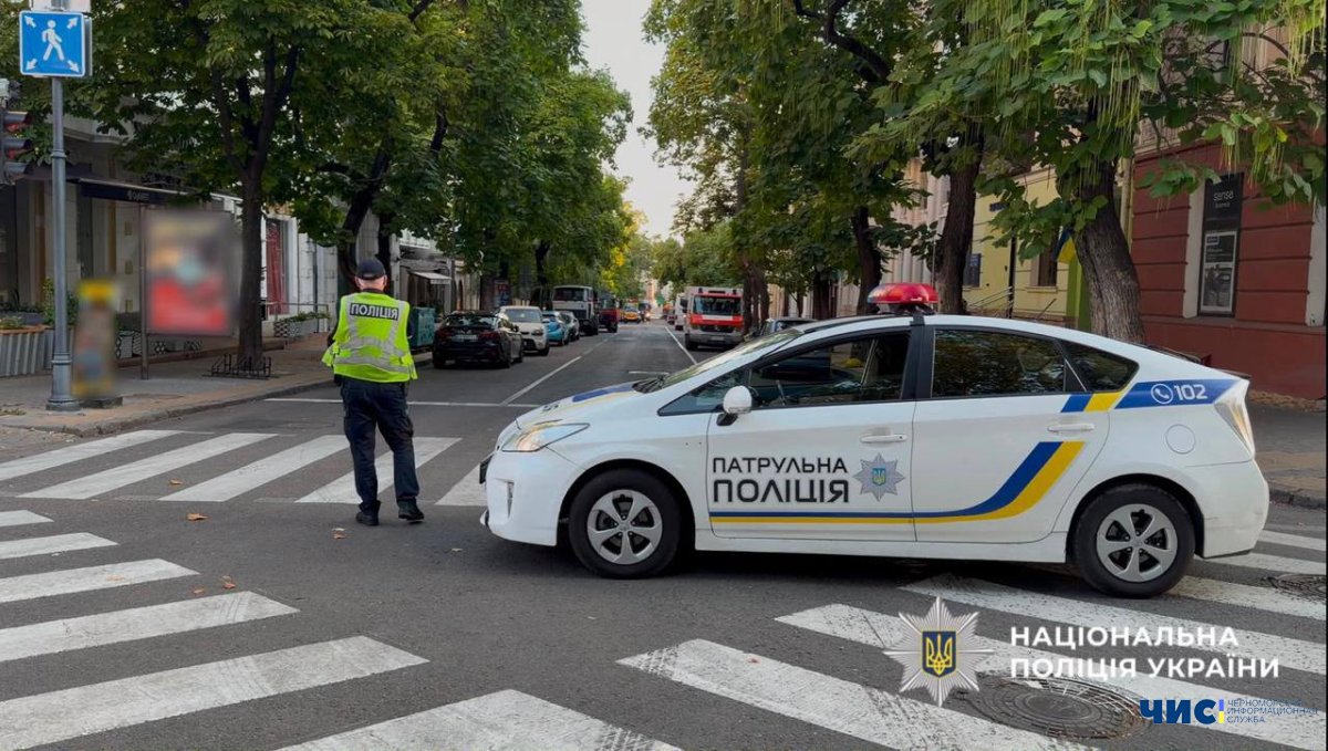 Під час обстрілу Одеського району постраждав автобус із 12 дітьми: що відомо