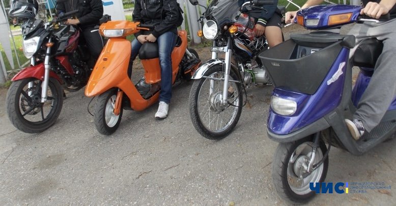 Жителі Чорноморська все більше скаржаться на безконтрольні заїзди мотоциклістів: поліція не реагує